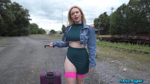 Big boobs miss train - Spanish Sub